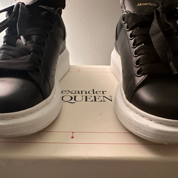 Alexander McQueen Oversized Sneakers - Picture 6 of 10
